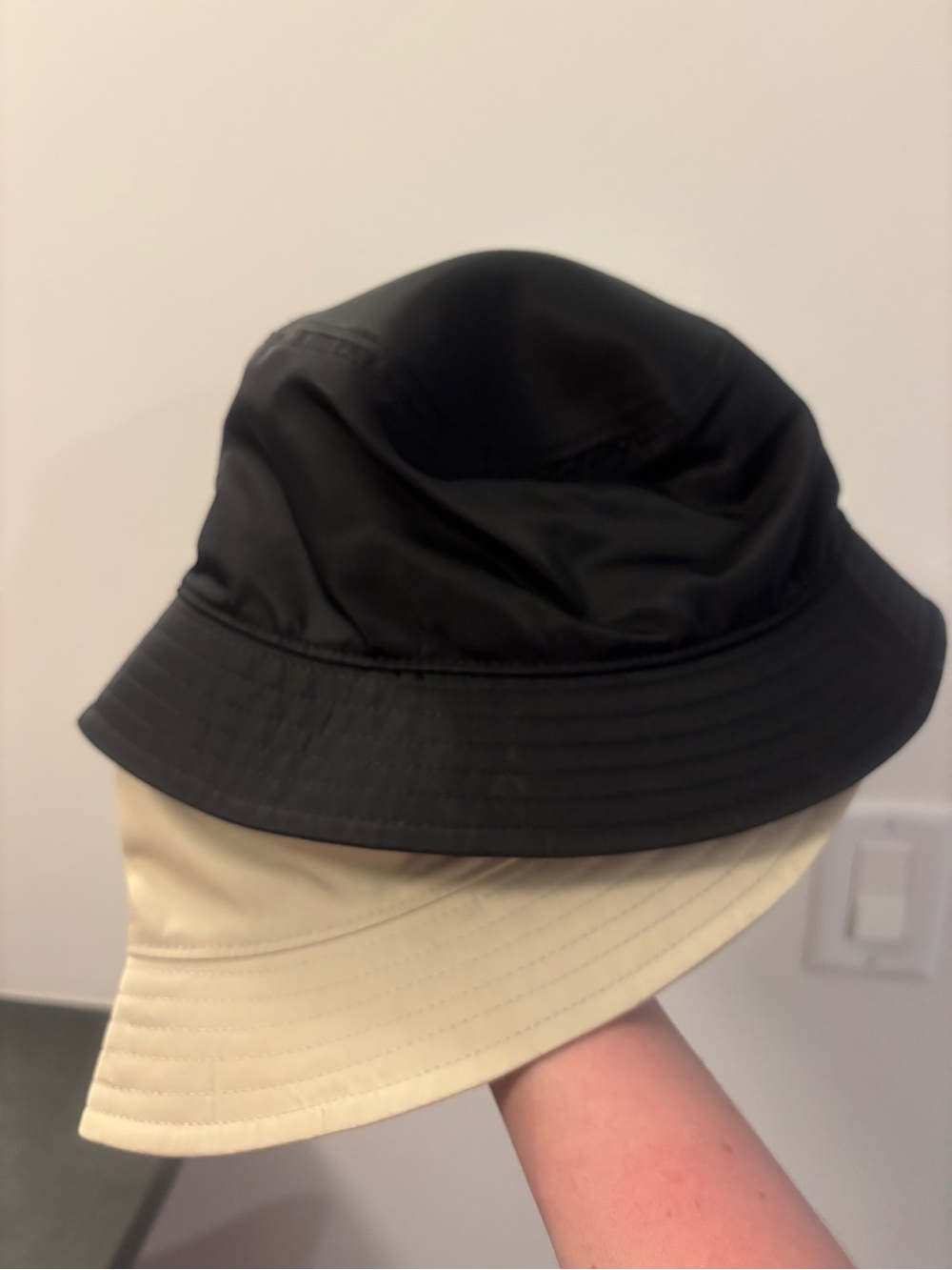 NWT (2) Aritzia Babaton Bucket Hats (s)